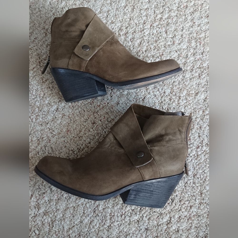 Eileen Fisher Tag Wrap-Snap Leather Booties Dark green Zipper Size 6